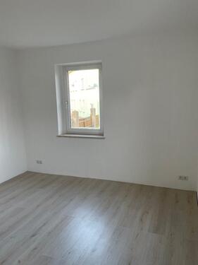 Foto - Familienfreundliche 4-Zimmer-Maisonette-Wohnung mit Garten