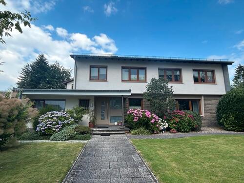 Foto - Großzügige 4-Zimmer Wohnung mit Terrasse und Gartennutzung