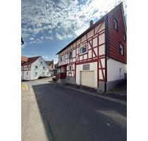 Charmantes Einfamilienhaus mit viel Platz und mit Garage im Haus - Naumburg