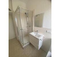 **Saniert** bezugsfreie 2-Raumwohnung mit Stellplatz in Böhlen