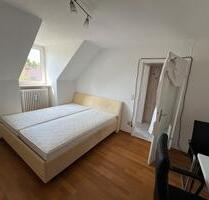 Großzügig geschnittenes Apartment Gern Moosach Nymphenburg, möbli - München