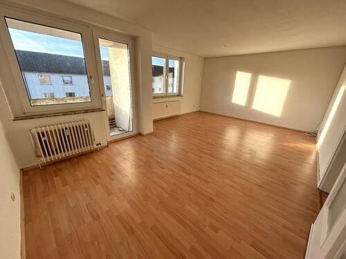 Foto - Großzügige 4-Zimmer-Wohnung mit Balkon und Einbauküche