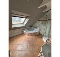 Helle 2-Zimmer-Dachgeschosswohnung mit Balkon – 65 m² – Duisburg-