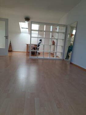 Foto - Charmante 2-Zimmer Dachgeschosswohnung in Frankfurt-Preungesheim