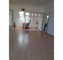 Charmante 2-Zimmer Dachgeschosswohnung in Frankfurt-Preungesheim - Frankfurt am Main Nord-Ost
