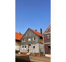 Charmantes Einfamilienhaus mit Entwicklungspotenzial - Springe