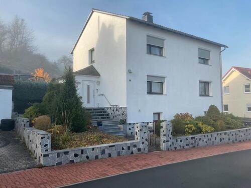 Foto - Einfamilienhaus in Dautphetal - 350.000,00&nbsp;EUR Kaufpreis, ca.&nbsp; 140,00&nbsp;m&sup2;