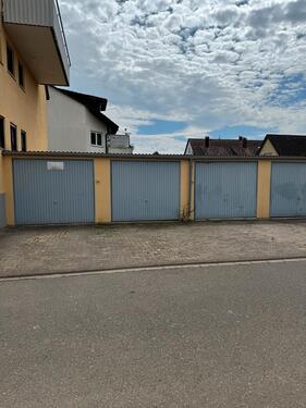 Foto - Parkplatz nahe Flughafen Stuttgart (8 Min) – sicher & günstig