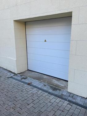 Foto - Garage mit elektrischem Tor & Fernbedienung, Limbach-O.