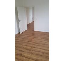 Helle 2-Zimmer-Wohnung (64 m²) mit EBK, Stellplatz & Garten - Hof Neuhof