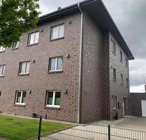 Moderne helle Neubau-Wohnung in Schortens * 3ZKB Terrasse 91m³ *