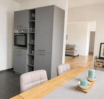 Attraktive 2-Zimmer-Wohnung mit Balkon und moderner Einbauküche - Buckenhof