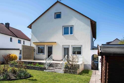 Foto - Freistehendes Zweifamilienhaus in Nürnberg-Eibach zu verkaufen