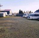 Foto - Stellplatz für Wohnmobil Wohnwagen Parkplatz auf Beton & umzäunt