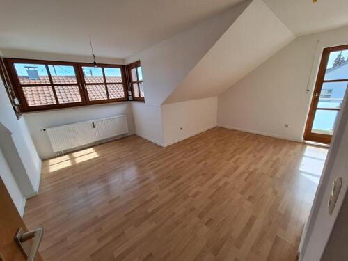 Foto - helle 2-Zimmer DG-Wohnung - 635,00&nbsp;EUR Kaltmiete, ca.&nbsp; 56,00&nbsp;m&sup2;