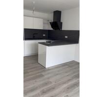 Exklusive 2,5 Zimmer Wohnung mit EBK, Terrasse und Gartenanteil - Böblingen Dagersheim