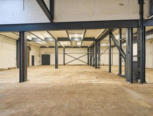 Foto - Großzügige 688 m² Lagerfläche in Köln – Befahrbar und geeignet für Lagerung
