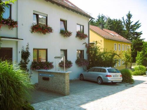 Foto - Kfz-Stellplatz zu vermieten! - 35,00 EUR Miete,