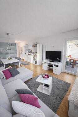 Foto - Frisch sanierte 2-Zimmer-Wohnung mit Balkon & Einbauküche