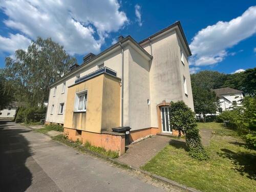 Foto - Zweifamilienhaus - zwei Balkone - Mietergarten - hohe Decken - Modernisiert