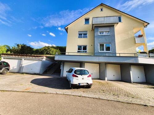 Foto - Helle und ruhige 3-Zimmer Wohnung mit Balkon und Einzelgarage