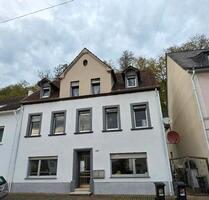 Mehrfamilienhaus und Nebengebäude - Dillingen (Saar)