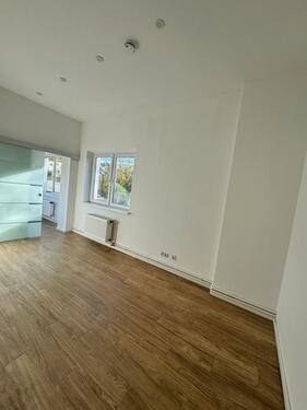 Foto - Schöne Dreizimmerwohnung mit Wintergarten und großer Garage