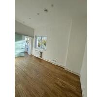 Schöne Dreizimmerwohnung mit Wintergarten und großer Garage - Berlin Pankow