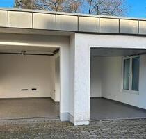 Doppel Garage mit Strom und elektrischen Sektionaltor Drolshagen