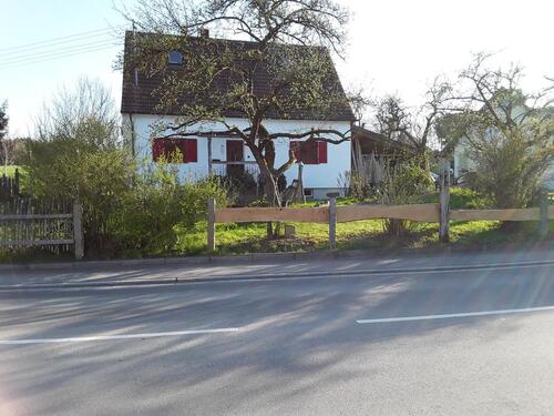 Foto - Haus mit eingewachsenen Garten - 440.000,00 EUR Kaufpreis,