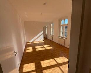 1 Raum Wohnung 1.OG 43,54qm mit Balkon und Wannenbad - Lichtenstein (Sachsen)