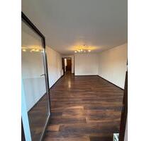 Schöne 1-Zimmerwohnung mit eigener Terrasse, Einbauküche und Stellplatz - Eppelheim