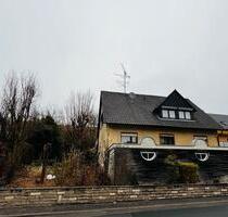 Einfamilienhaus mit Einliegerwohnung und großen Garten - Theilheim