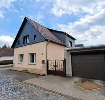 Saniertes Einfamilienhaus mit Garage, Garten und Nebengelass - Ahlsdorf