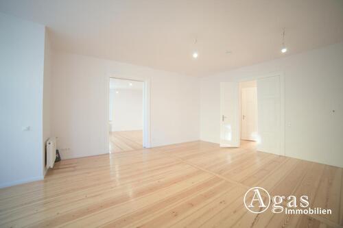 Foto - Großzügige 3-Zimmer-Altbauwohnung mit hohen Decken und einem hellen Wintergarten