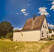 Kleiner Hof Einfamilienhaus mit unverbaubarem Weitblick - Bausendorf