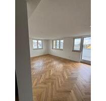 Tolle Sanierte 3,5 Zi.-Wohnung mit Penthausbalkon - Nürtingen