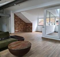 Exklusive 3,5-Zimmer-Dachgeschosswohnung mit Loggia, EBK und Stellplatz in Stuttgart