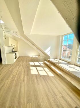 Foto - 1- Zimmer- Dachgeschosswohnung - neuwertig - Frei ab sofort Mit Fahrstuhl und Stellplatz