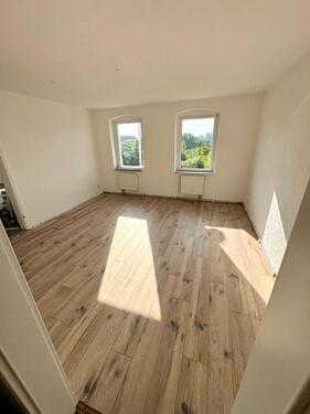 Foto - Frisch sanierte 4-Raum-Wohnung mit 2 Bädern & Stellplatz