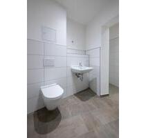 Ab 01.04.2026! 2-Raum-Wohnung in Sanierungsobjekt - Mit Aufzug und Balkon! - Görlitz