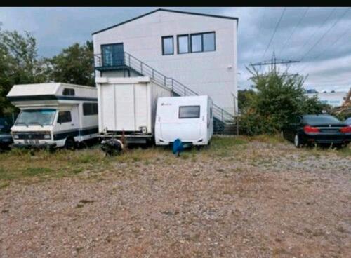 Foto - Stellplatz Wohnmobil Wohnwagen Auto Oldtimer