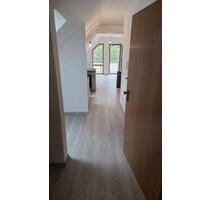 Helle 2-Zimmer-Wohnung mit Balkon und Tiefgarage in ruhiger Lage - Heroldsbach