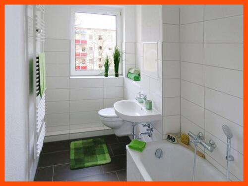 Foto - Schicke, helle Wohnung mit Balkon in ruhiger, grüner Lage! Tageslichtbad mit Wanne!