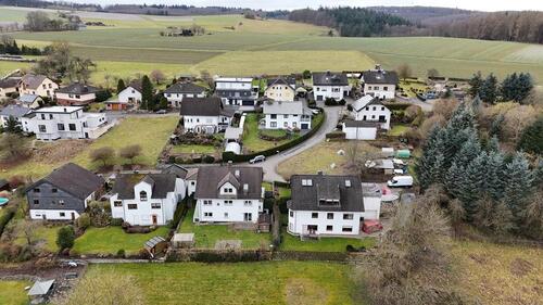 Foto - 8 Zimmer Etagenwohnung zur Miete in Straßenhaus