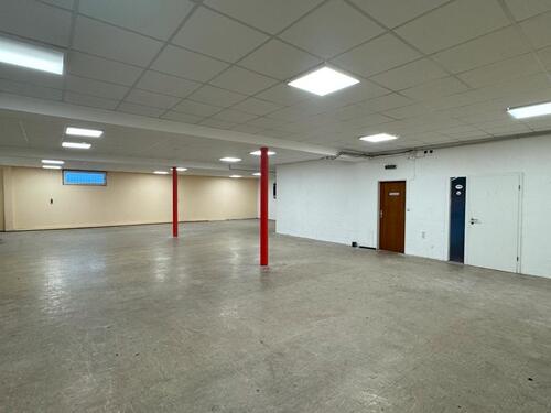 Foto - Zentrale Gewerbehalle in Moormerland zu vermieten