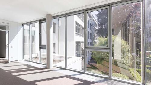 Foto - ca. 217 m² Bürofläche ( Openspace und Einzelbüros ) , Stellplatz