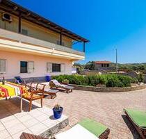 Sardinien: große Ferienunterkunft mit Meerblick am Stadtrand - Freren