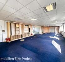 Gewerbefläche zu vermieten - 600,00 EUR Kaltmiete, ca.  330,00 m² in Schwarzhofen (PLZ: 92447)