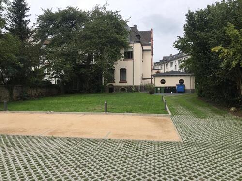 Foto - PKW-Stellplatz auf Privatgrundstück, zentrale Lage, von privat